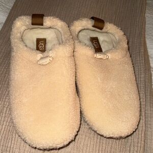 UGG Cream Plush Slip-On Shearling  New  Size 8